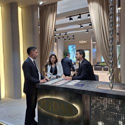 Фотоотчет с осенней выставки Istanbul Jewelry Show 2025: ювелирные изделия и технологии