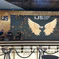 Фотоотчет с весенней выставки Istanbul Jewelry Show 2025: от оборудования до готовых украшений