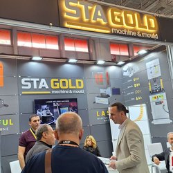 Фотоотчет с весенней выставки Istanbul Jewelry Show 2025: от оборудования до готовых украшений