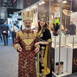 Фотоотчет с весенней выставки Istanbul Jewelry Show 2025: от оборудования до готовых украшений