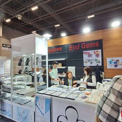 Фотоотчет с весенней выставки Istanbul Jewelry Show 2025: от оборудования до готовых украшений