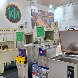 Фотоотчет с весенней выставки Istanbul Jewelry Show 2025: от оборудования до готовых украшений