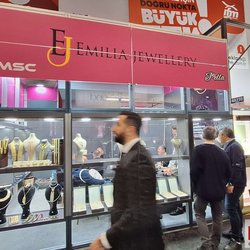 Фотоотчет с весенней выставки Istanbul Jewelry Show 2025: от оборудования до готовых украшений