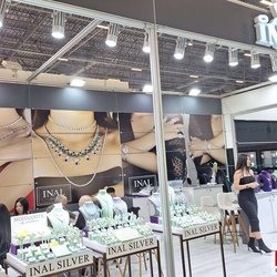 Фотоотчет с весенней выставки Istanbul Jewelry Show 2025: от оборудования до готовых украшений