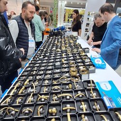 Фотоотчет с весенней выставки Istanbul Jewelry Show 2025: от оборудования до готовых украшений