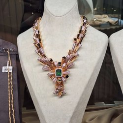 Фотоотчет с осенней выставки Istanbul Jewelry Show 2025: ювелирные изделия и технологии