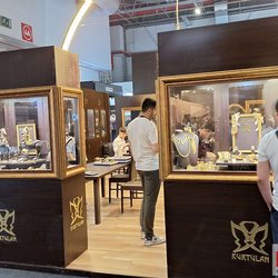 Фотоотчет с весенней выставки Istanbul Jewelry Show 2025: от оборудования до готовых украшений