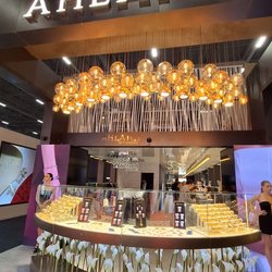 Фотоотчет с весенней выставки Istanbul Jewelry Show 2025: от оборудования до готовых украшений