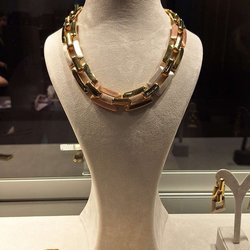 Фотоотчет с весенней выставки Istanbul Jewelry Show 2025: от оборудования до готовых украшений