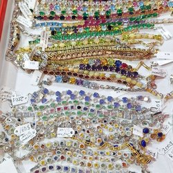 Фотоотчет с весенней выставки Istanbul Jewelry Show 2025: от оборудования до готовых украшений