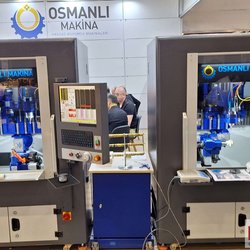 Фотоотчет с весенней выставки Istanbul Jewelry Show 2025: от оборудования до готовых украшений