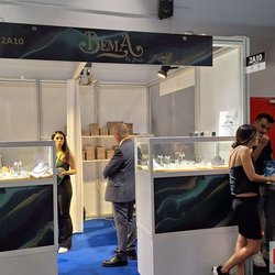 Фотоотчет с весенней выставки Istanbul Jewelry Show 2025: от оборудования до готовых украшений