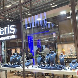 Фотоотчет с весенней выставки Istanbul Jewelry Show 2025: от оборудования до готовых украшений