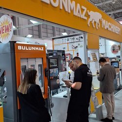 Фотоотчет с весенней выставки Istanbul Jewelry Show 2025: от оборудования до готовых украшений