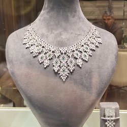 Фотоотчет с осенней выставки Istanbul Jewelry Show 2025: ювелирные изделия и технологии