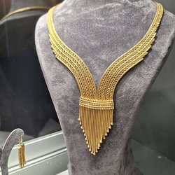 Фотоотчет с весенней выставки Istanbul Jewelry Show 2025: от оборудования до готовых украшений