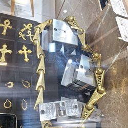 Фотоотчет с осенней выставки Istanbul Jewelry Show 2025: ювелирные изделия и технологии