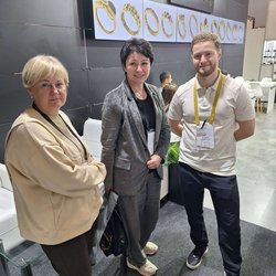 Фотоотчет с осенней выставки Istanbul Jewelry Show 2025: ювелирные изделия и технологии