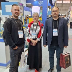 Фотоотчет с весенней выставки Istanbul Jewelry Show 2025: от оборудования до готовых украшений
