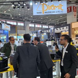 Фотоотчет с весенней выставки Istanbul Jewelry Show 2025: от оборудования до готовых украшений