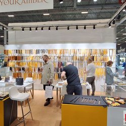 Фотоотчет с весенней выставки Istanbul Jewelry Show 2025: от оборудования до готовых украшений