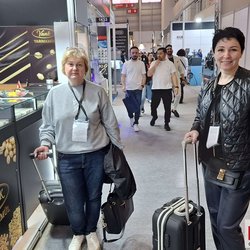 Фотоотчет с весенней выставки Istanbul Jewelry Show 2025: от оборудования до готовых украшений