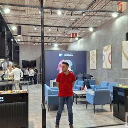 Фотоотчет с весенней выставки Istanbul Jewelry Show 2025: от оборудования до готовых украшений