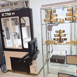 Фотоотчет с весенней выставки Istanbul Jewelry Show 2025: от оборудования до готовых украшений