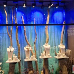 Фотоотчет с весенней выставки Istanbul Jewelry Show 2025: от оборудования до готовых украшений