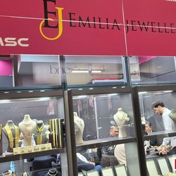 Фотоотчет с весенней выставки Istanbul Jewelry Show 2025: от оборудования до готовых украшений