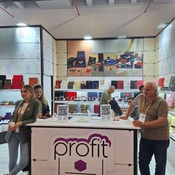 Фотоотчет с осенней выставки Istanbul Jewelry Show 2025: ювелирные изделия и технологии