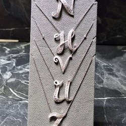 Фотоотчет с весенней выставки Istanbul Jewelry Show 2025: от оборудования до готовых украшений