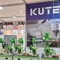 Фотоотчет с весенней выставки Istanbul Jewelry Show 2025: от оборудования до готовых украшений