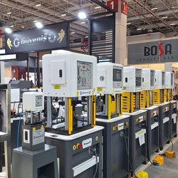 Фотоотчет с весенней выставки Istanbul Jewelry Show 2025: от оборудования до готовых украшений