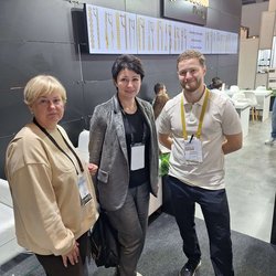 Фотоотчет с осенней выставки Istanbul Jewelry Show 2025: ювелирные изделия и технологии