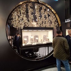 Фотоотчет с весенней выставки Istanbul Jewelry Show 2025: от оборудования до готовых украшений