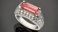 Семейное сокровище и ювелирная сенсация: Как "обычный кварц" оказался редчайшим розовым бриллиантом Bulgari стоимостью €1,2 миллиона