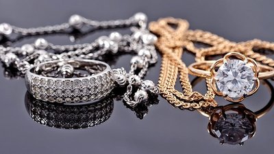 825 проба: серебро или золото?