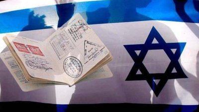 Таможенники распотрошили багаж и одежду эмигранта, но бриллиантов так и не нашли. А он все равно увез их с собой