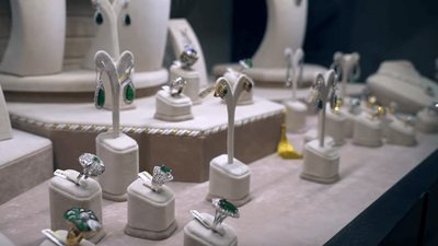 Как заработать на драгоценностях и открыть ювелирный магазин
