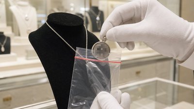Свастика под видом оберега: почему ей не место в украшениях