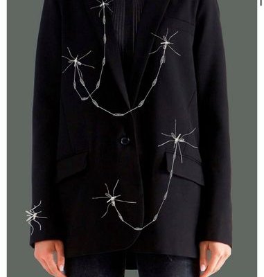 «Комариный рой», современное карельское украшение