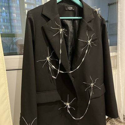 «Комариный рой», современное карельское украшение