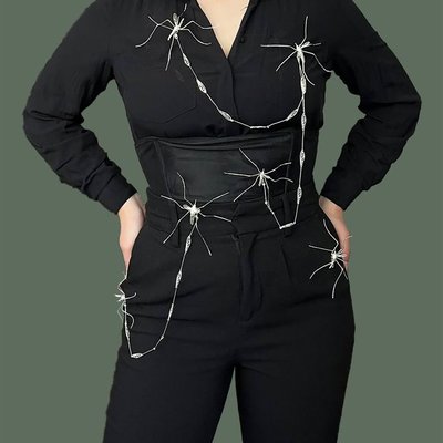 «Комариный рой», современное карельское украшение