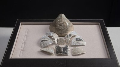 Израильский ювелир создал самую дорогую в мире защитную маску из золота и бриллиантов стоимостью $1,5 миллиона