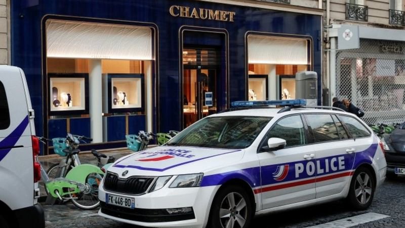 Во Франции арестованы сообщники похитителя бриллиантов