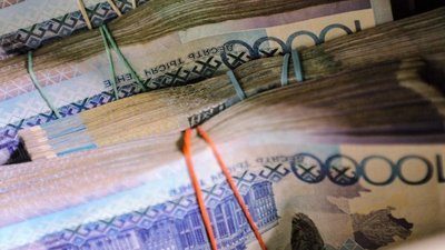 Продавец ювелирного магазина несколько месяцев воровала деньги из кассы