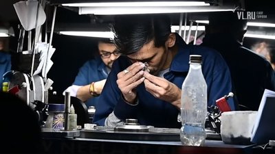 Индийскому предприятию по производству бриллиантов во Владивостоке не хватает сотрудников