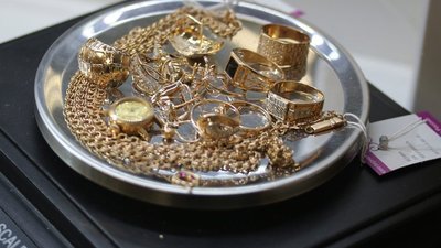 Ломбардам предлагают публично торговать невыкупленными вещами