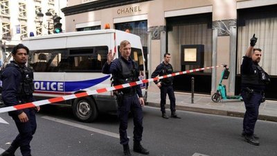Вооруженные грабители напали на ювелирный магазин Chanel в Париже